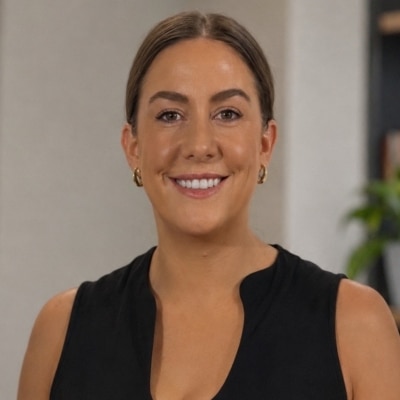 Julia Bell image